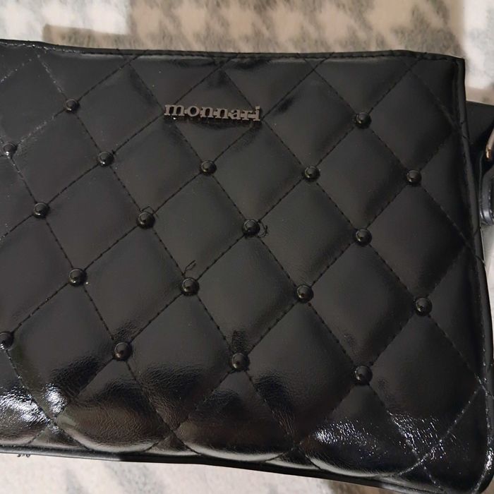 Czarna lakierowana torebka Monnari jak nowa