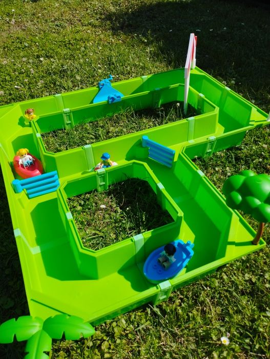 Wodny plac zabaw zabawa z wodą wodny park rozrywki