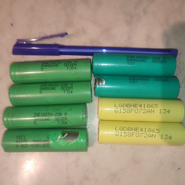Akumulatory 40szt 18650  uszkodzone