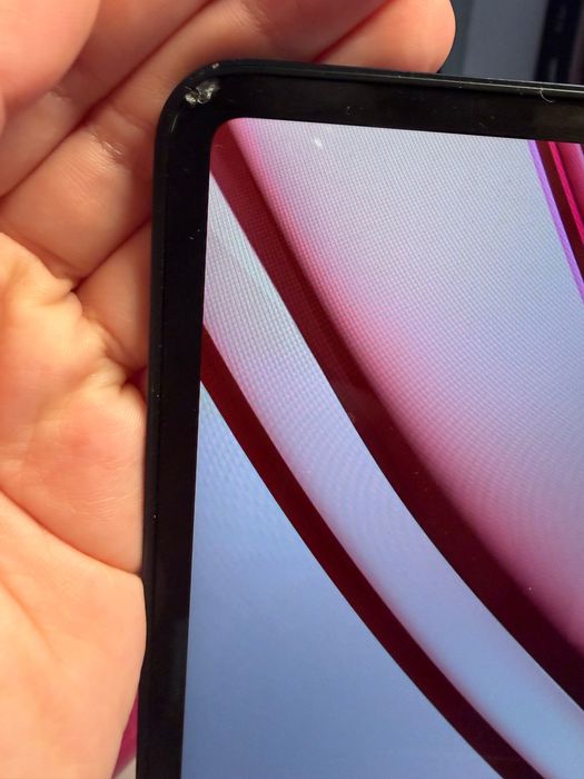 Продаю MacBook Air 2022 M2, 256 ГБ, 8 ГБ RAM — як новий!