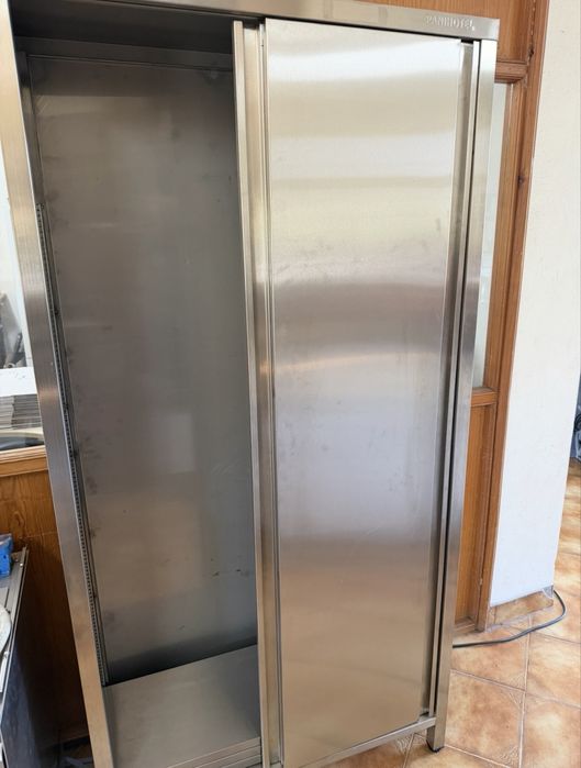 Louceiro em inox , 3 prateleiras  armário completamente fechado