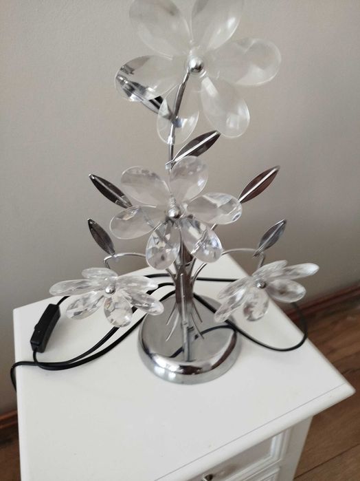 Lampka na stolik nocny