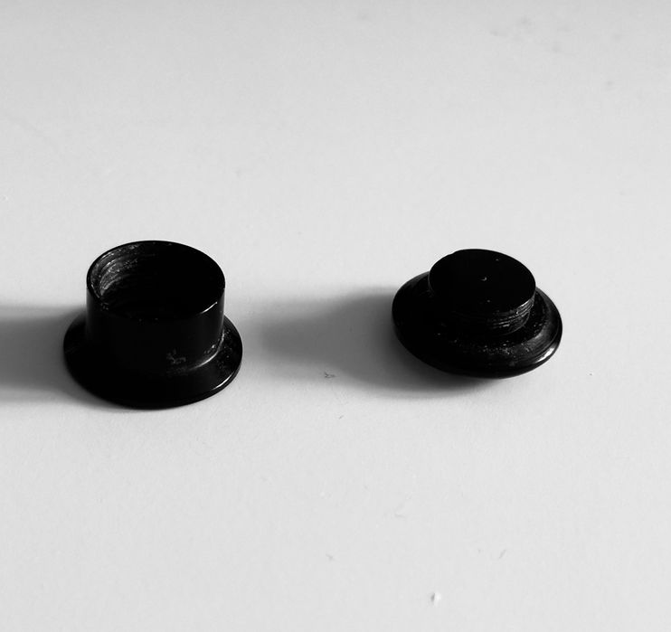 Tunel pług 12mm Batman plastikowy zakręcany piercing