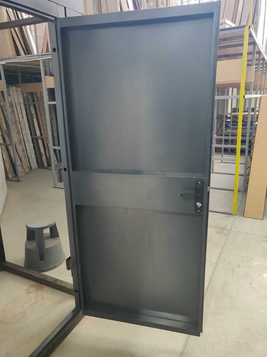 Двери входные металлические