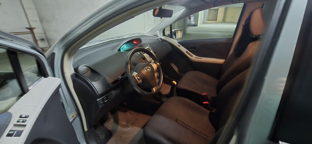 Toyota Yaris 1.0 VVTI  c/ar condicionado