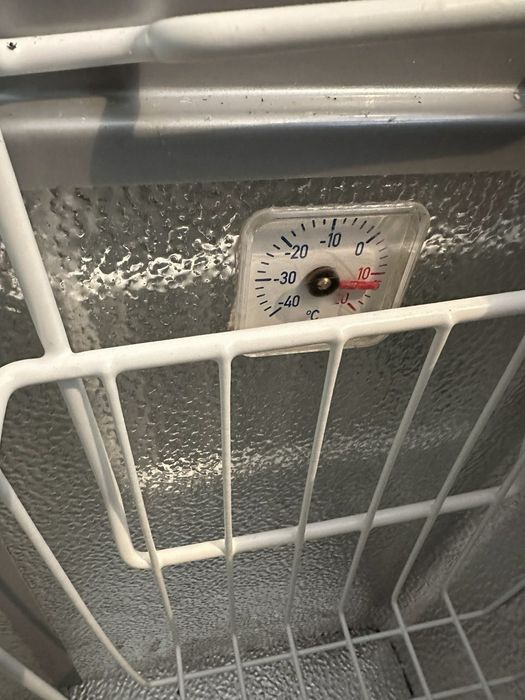 Холодильна ларь морозильна камера  вітрина морозилка торгове Juka