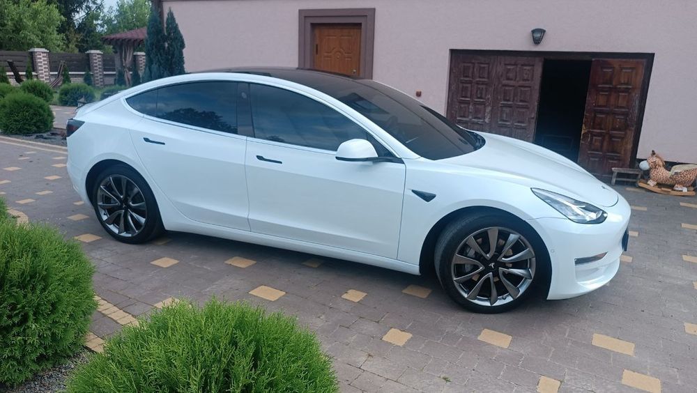 Авто Tesla model 3 long range dual motor