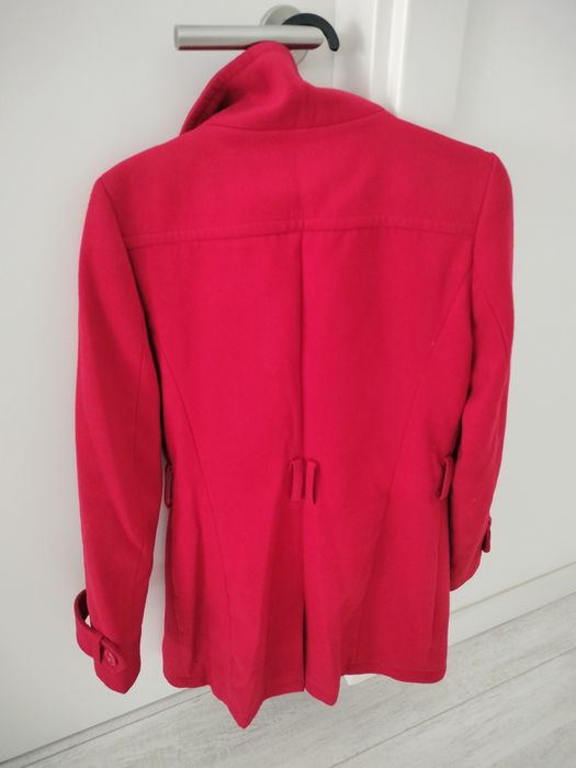 casaco comprido vermelho