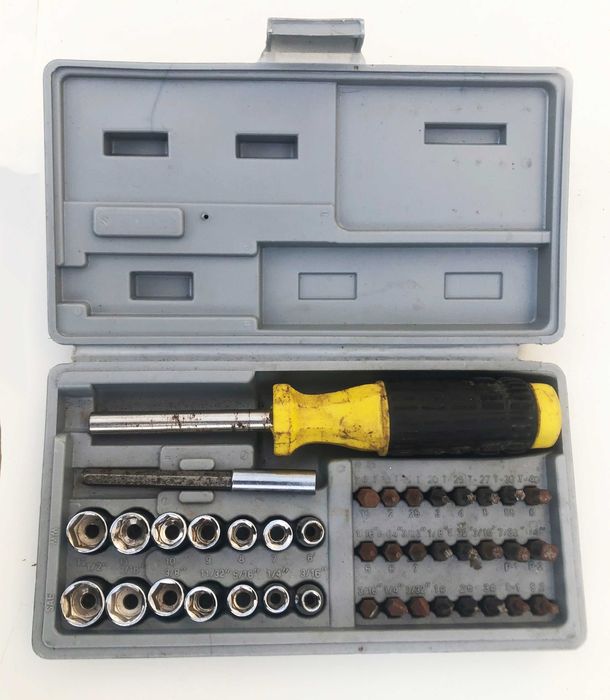 Caixa ferramenta com Bits e Chaves de caixa + Oferta 1 ferro soldar