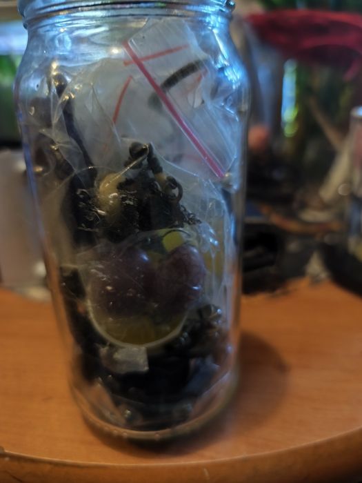 Słoik z biżuterią