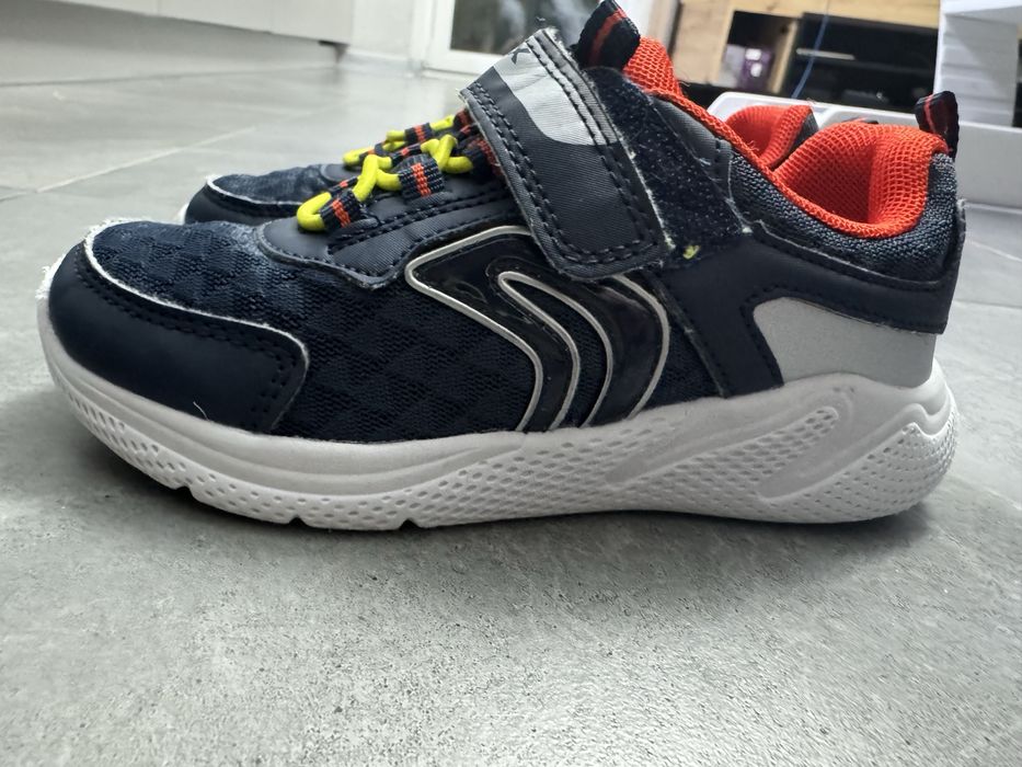 Дитячи кросівки Geox