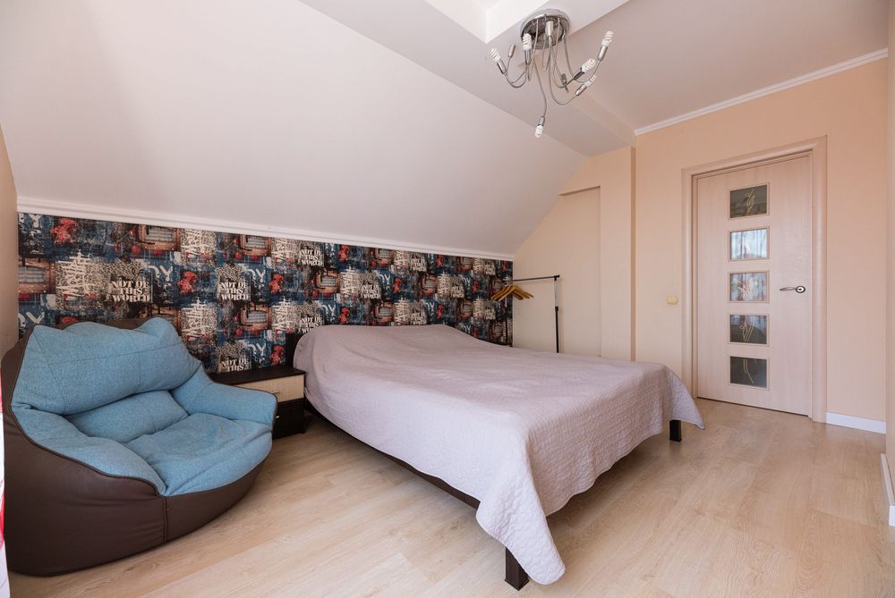 Без% Продається двоповерховий чотирикімнатний будинок дім, Лебедівка.