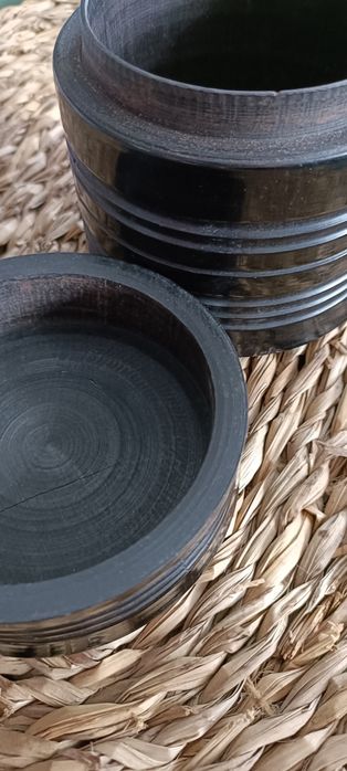 Maravilhosa caixa maciça em pau preto