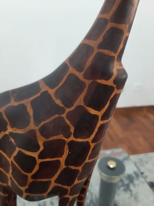 Girafa em madeira