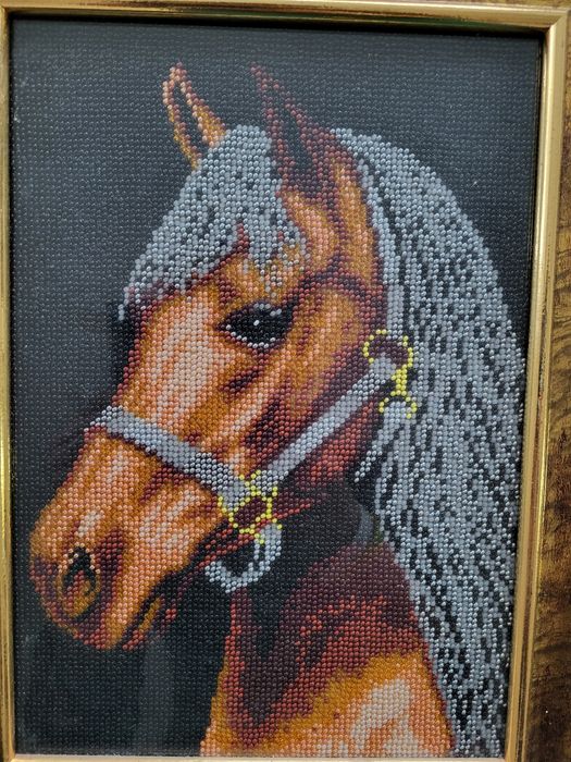 Картина вишита з бісеру " Кінь ".