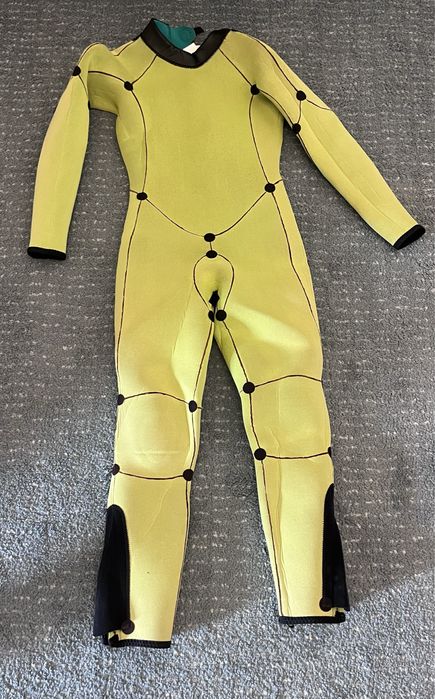 Vendo 2 Fatos de Surf 4/3 – Tribord e Olaian (Tamanho 12/13 anos)