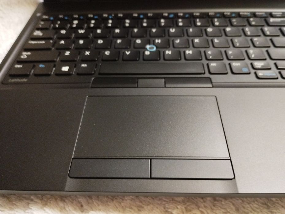 Игровой Dell 5580 IPS i7-7820HQ/8gb DDR4/SSD 256gb/nVidia 940mx