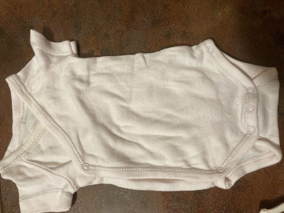 Продам на младенца одежку