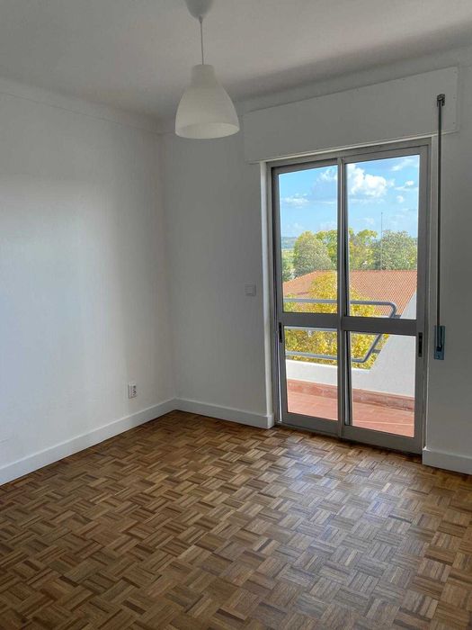 Aluga-se apartamento T2