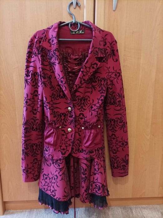 продам костюм демисезонный женский