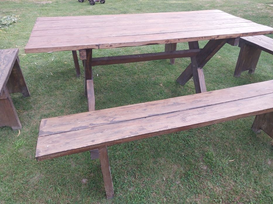 Stół i ławki ogrodowe drewniane.