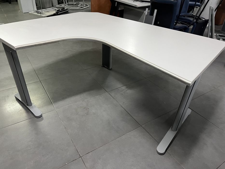 Secretária em L cinza claro 1.60mt x 1.25mr x 72cm de altura