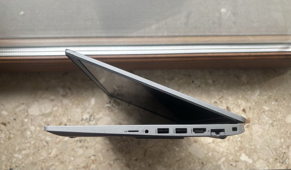 Ноутбук Dell Precision 3560 i5-1145g7 Nvidia Quadro T500 8gb Ram 256gb NVME 15.6” HD TN