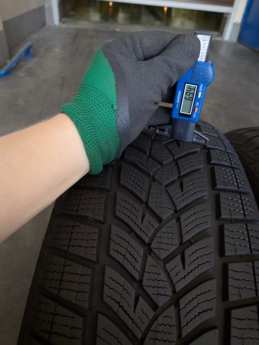 GoodYear UltraGrip Performance SUV R17 215/65 99V зимові шини добрі, свіжі