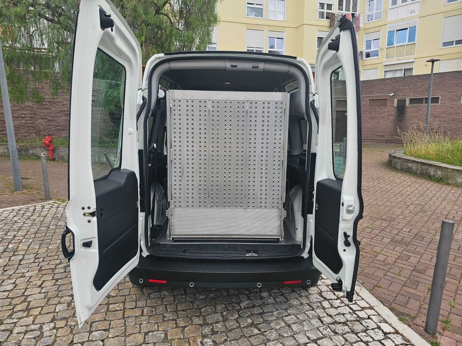 COMBO 1.6 D Com Rampa Para Cadeira Rodas / Mobilidade Reduzida