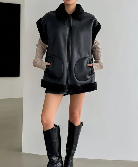 Жіночий стильный жилет з екошкіри на штучному хутрі.