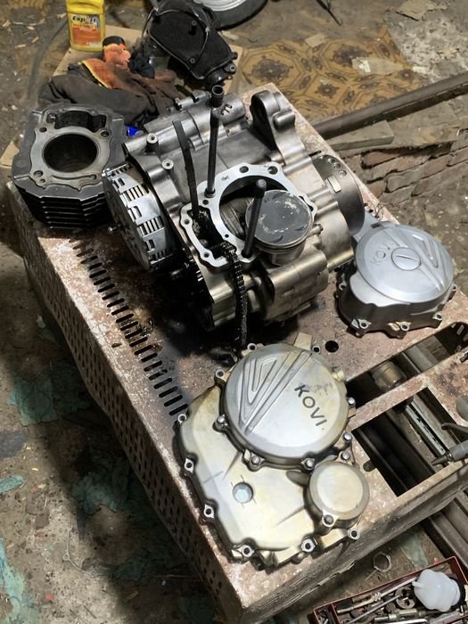 розборка нового мотора та продам колесо переднє кови адванс 250