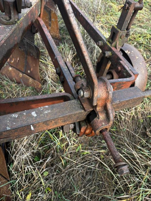 Продам плуг 3х корпусний