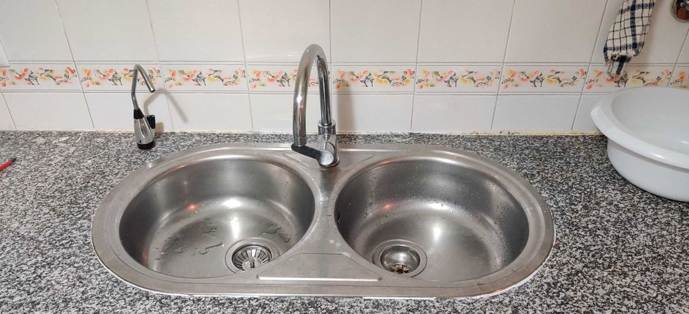 Bancada de granito com lava-loiças