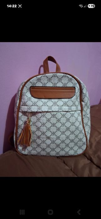 Mochila pequena nova