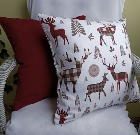 Новорічні подушки та наволочки