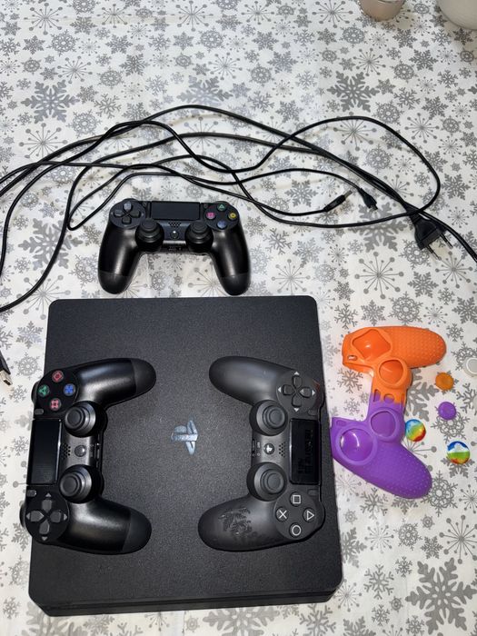 PlayStation 4 slim,1Tb-1000Gb+3джойстика