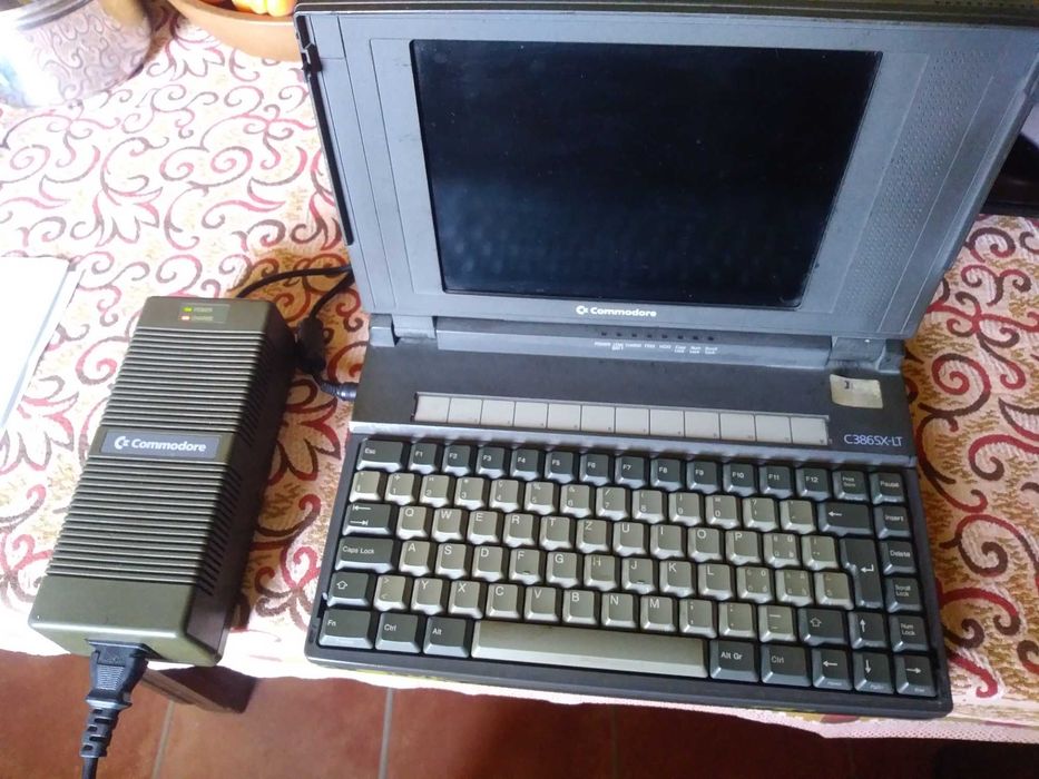 Commodore laptop retro C386SX-LT + oryginalny zasilacz