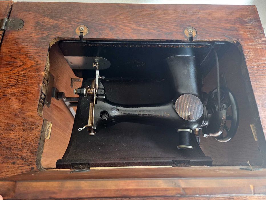 Máquina Costura Singer com Móvel