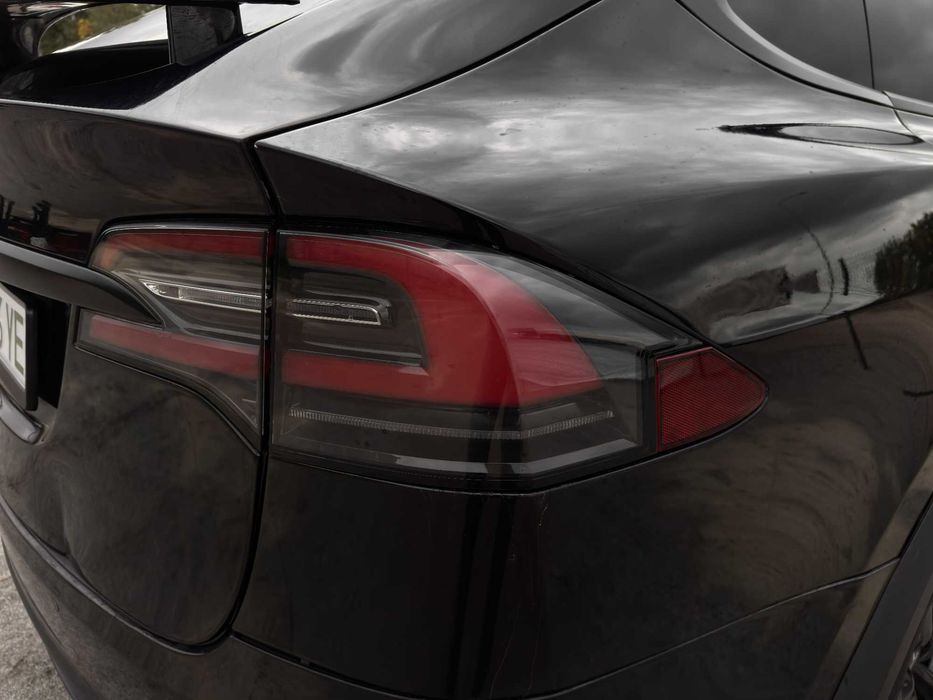 Tesla Model x 2020