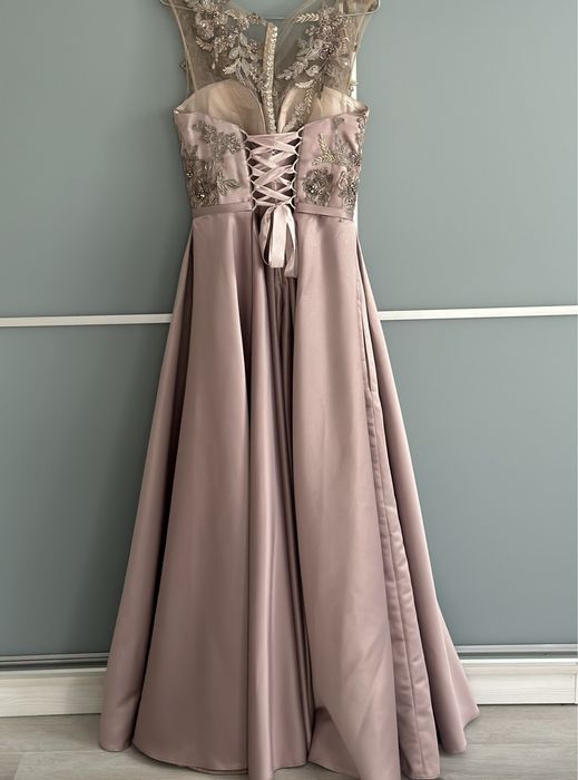 Сукня на випускний вечір