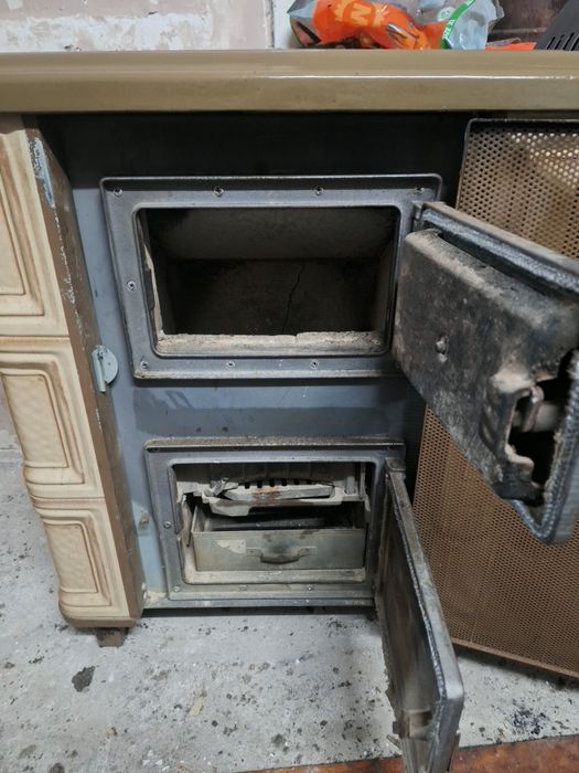 Piec na węgiel I drzewo