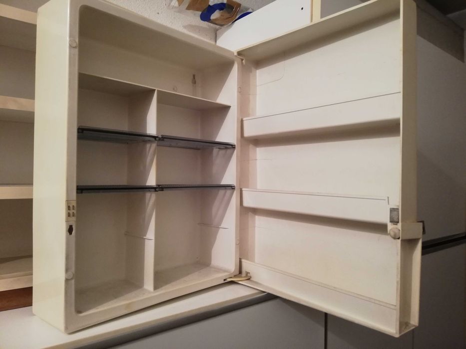 Armário de WC, antigo da Allibert