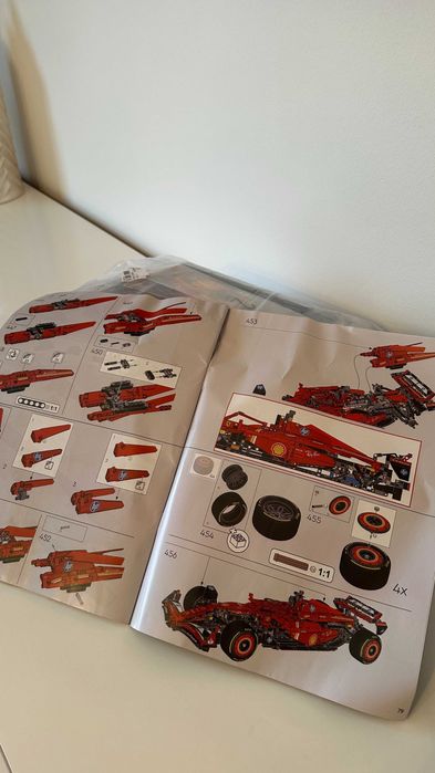 LEGO Compatível - Technic Ferrari - Ferrari SF-24 com 1361 peças