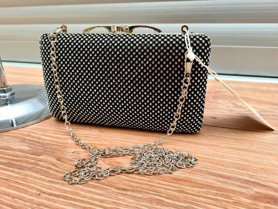 Piekna torebka wizytowa kopertówka czarna z cyrkoniami