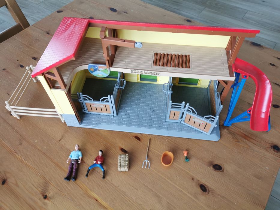 Stajnia dla koni Schleich + konie figurki