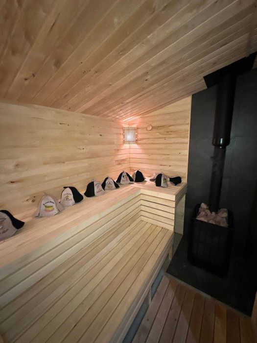 Котедж у сосновому лісі під Києвом. Камін. Вініл. Чан. Баня