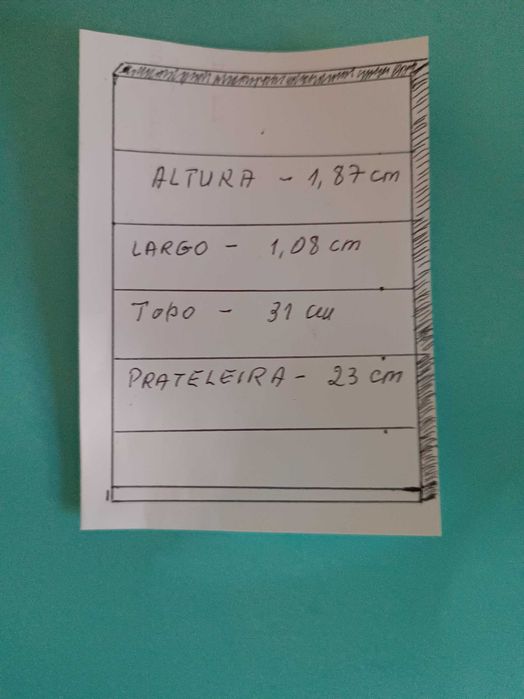 Duas estantes para DVDs ou livros