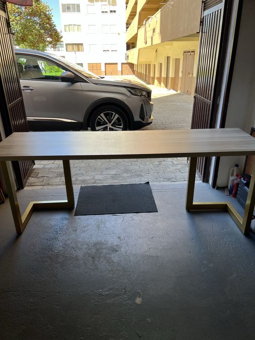Mesa, com varias utilidades