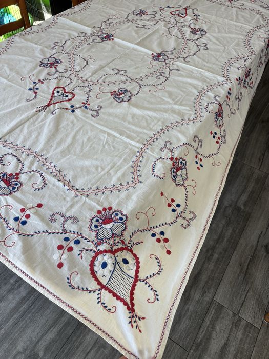 Toalha de mesa em linho com bordado feito à mão de Viana do Castelo 145x209