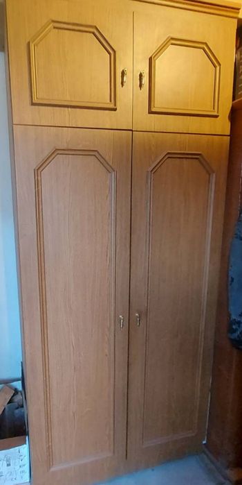 Стінка в доброму стані.